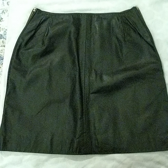 NWT Vintage CALIFORNIA CREATIONS LEATHERS Mini Skirt with zip up sides.  Size 10 - Picture 1 of 4